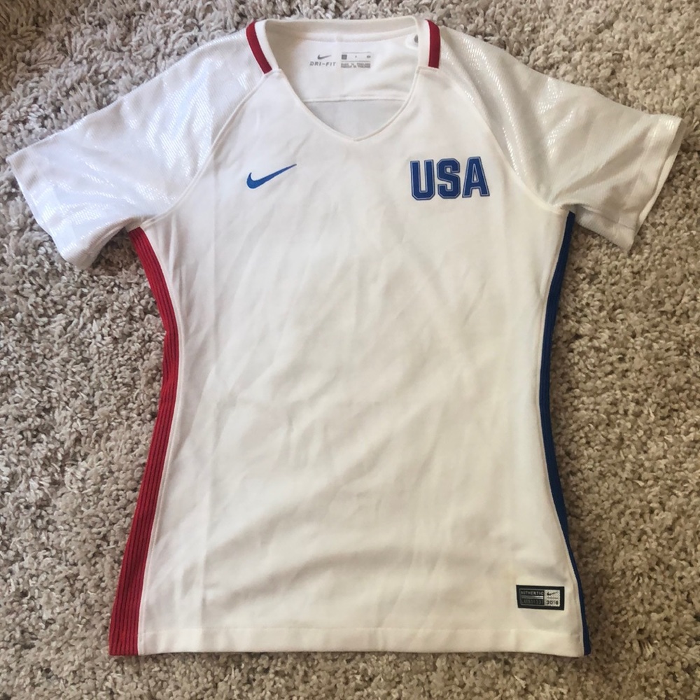women’s USA soccer t-shirt/ jersey